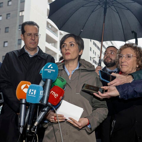 La ministra de Vivienda el día que vino a denunciare el escándalo de Les Naus