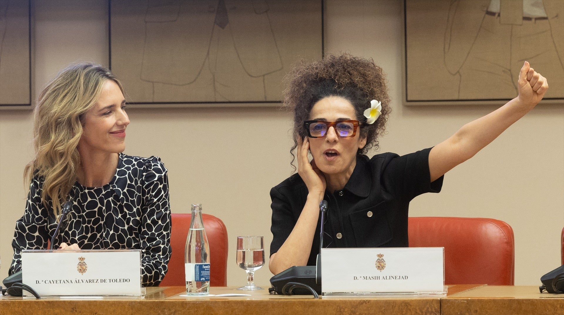 La diputada del PP, Cayetana Álvarez de Toledo y la periodista Masih Alinejad, durante la celebración de la jornada 8M del congreso La diputada del PP, Cayetana Álvarez de Toledo y la periodista Masih Alinejad, durante la celebración de la jornada 8M del congreso