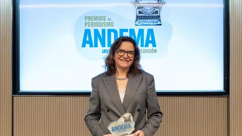 La periodista Beatriz Ramos Puente recoge el premio Periodismo de ANDEMA por su reportaje sobre propiedad industrial La periodista Beatriz Ramos Puente recoge el premio Periodismo de ANDEMA por su reportaje sobre propiedad industrial/ ondacero.es
