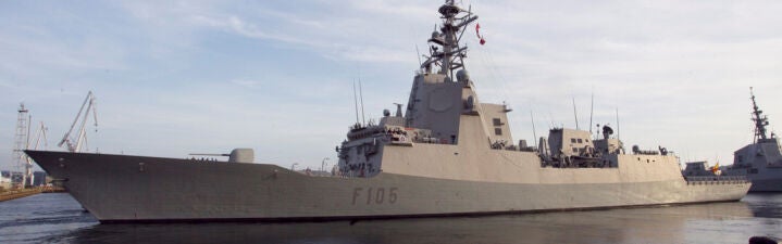 ¿Cree compatible el 'No a la guerra' con el envío de una fragata de combate a la zona?