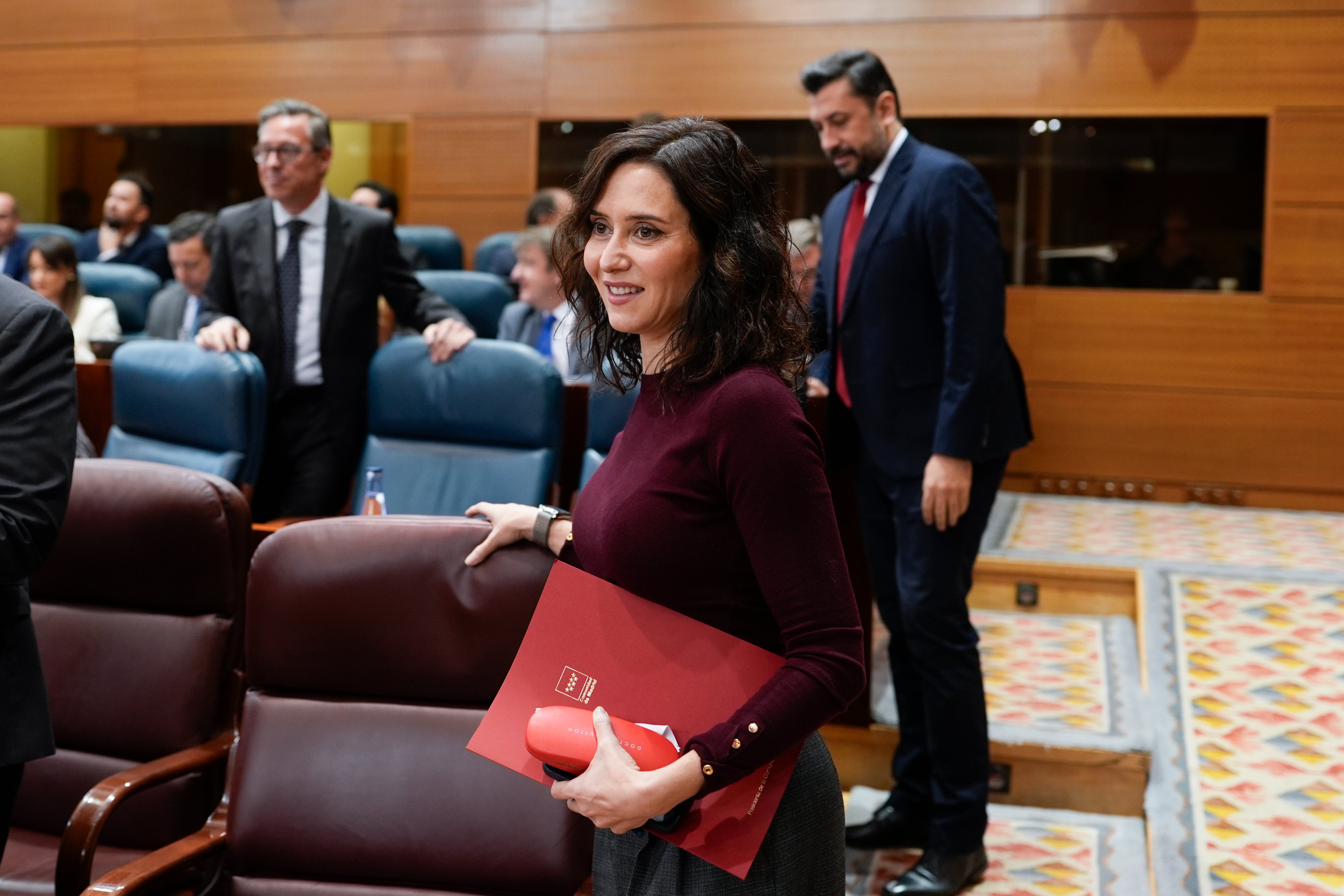 Ayuso avanza nuevas medias educativas: Plan Vive universitario e incremento económico en investigación científica Ayuso avanza nuevas medias educativas: Plan Vive universitario e incremento económico en investigación científica