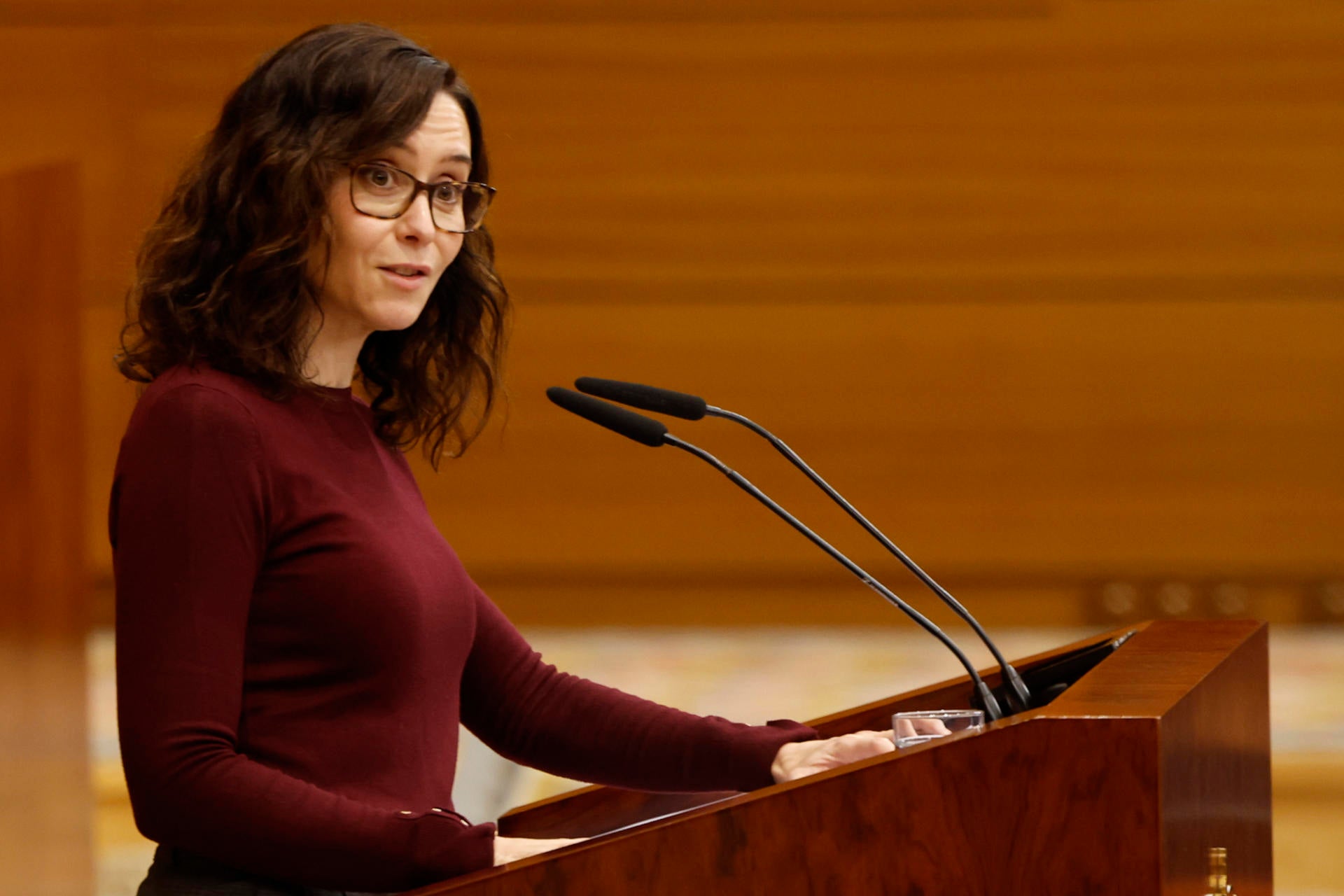 Ayuso responde al 'no a la guerra' de Sánchez: "Animo a las mujeres a irse solas y borrachas por Teherán o en minifalda a Kabul" Ayuso responde al 'no a la guerra' de Sánchez: "Animo a las mujeres a irse solas y borrachas por Teherán o en minifalda a Kabul"