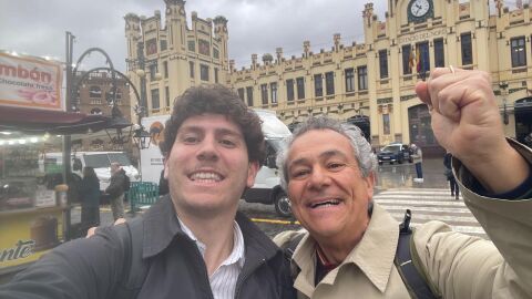 Pablo y Pelayo a su llegada a Valencia Pablo y Pelayo a su llegada a Valencia