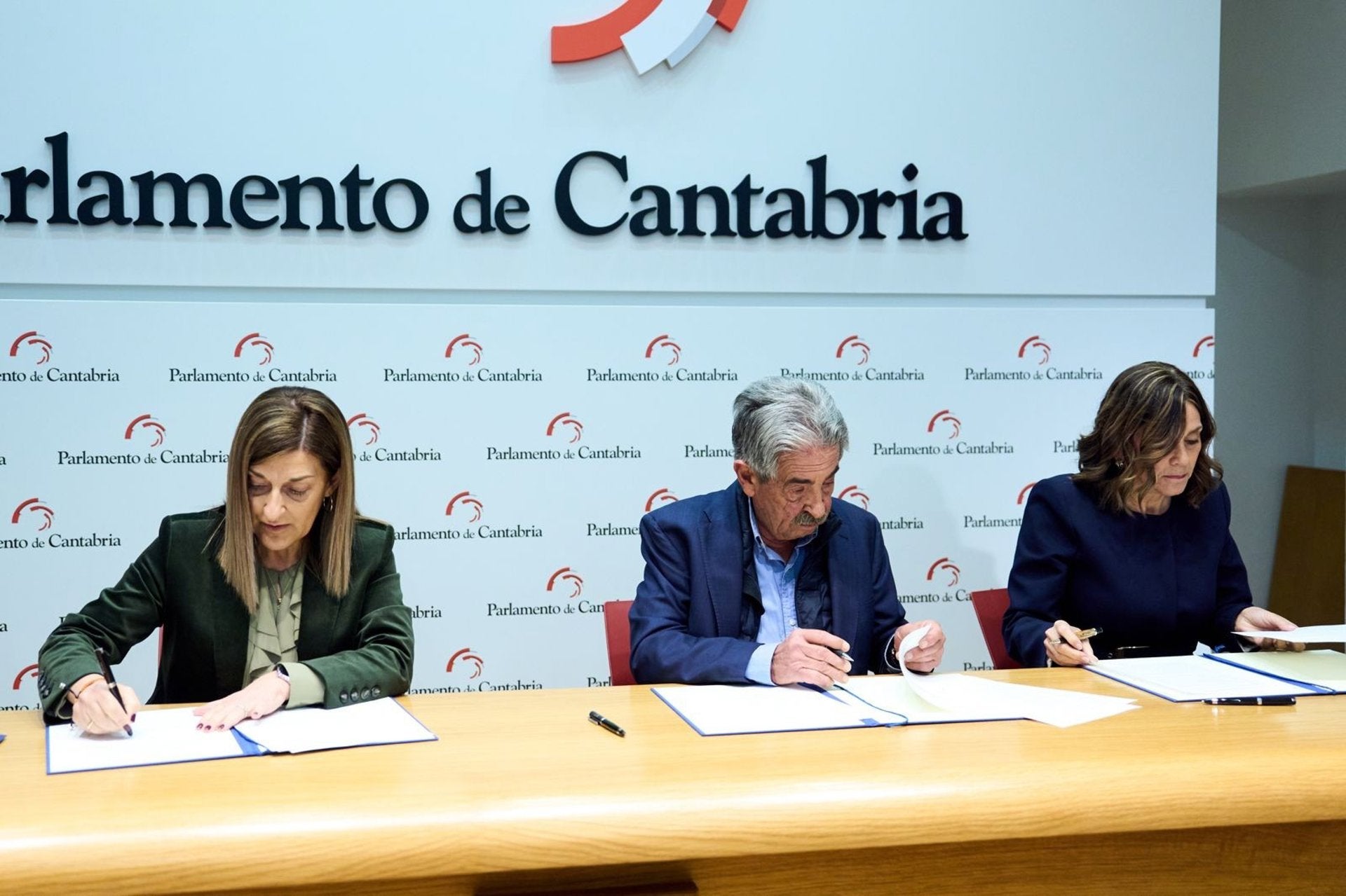 PP y PRC sellan el acuerdo presupuestario para 2026, con 24 medidas en vivienda, sanidad o educación PP y PRC sellan el acuerdo presupuestario para 2026, con 24 medidas en vivienda, sanidad o educación