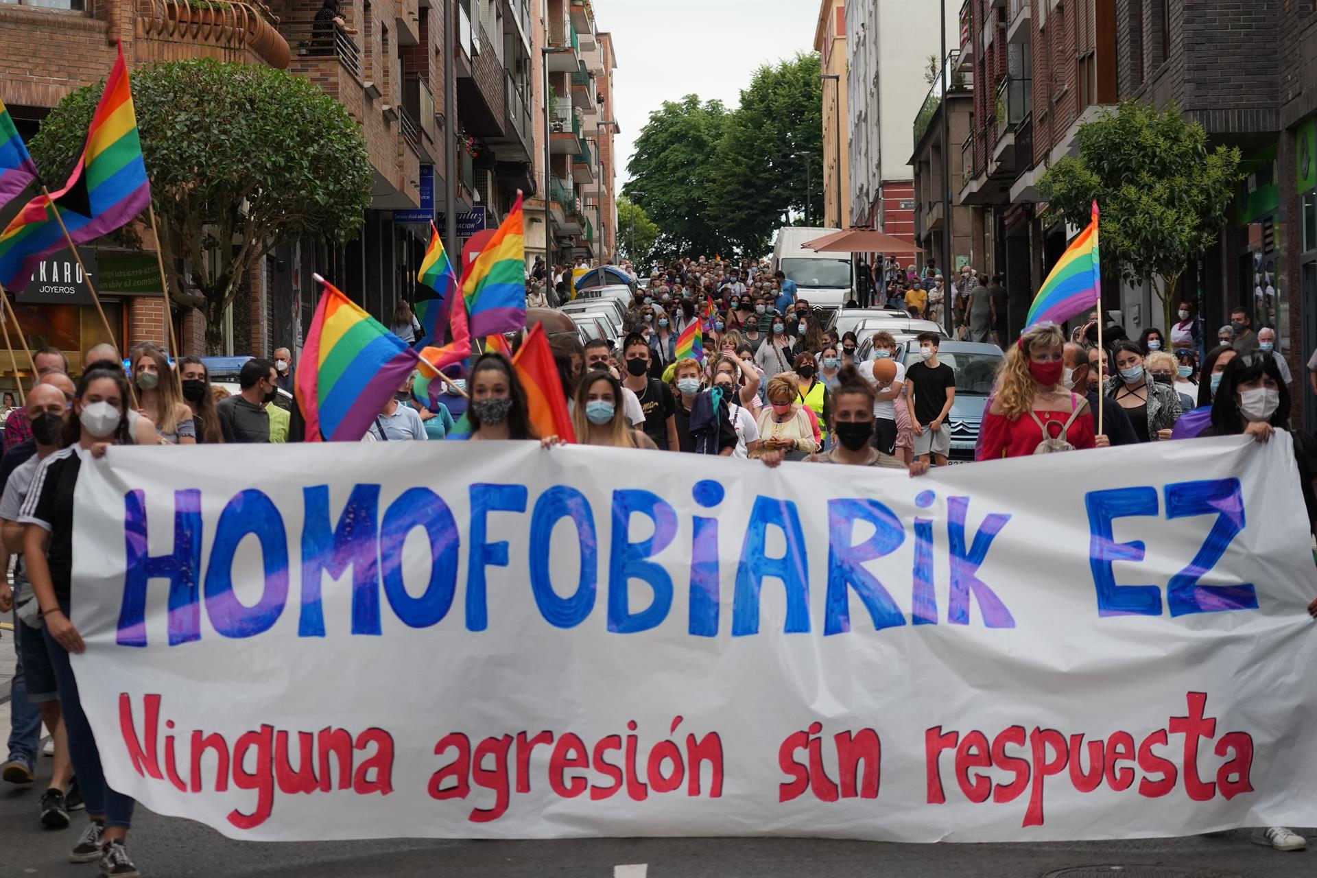 Juzgan desde el lunes a once personas por agresión homófoba a un joven en Basauri Juzgan desde el lunes a once personas por agresión homófoba a un joven en Basauri