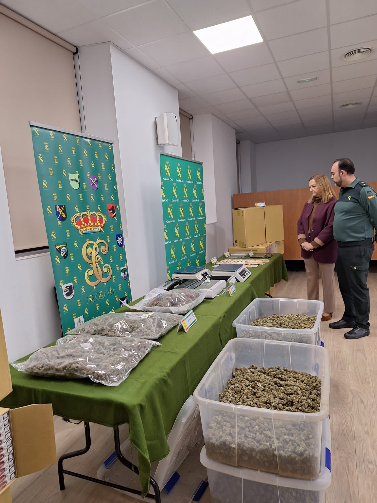 La Guardia Civil desarticula una organización criminal que cultivaba marihuana en una nave del polígono de Hontoria La Guardia Civil desarticula una organización criminal que cultivaba marihuana en una nave del polígono de Hontoria