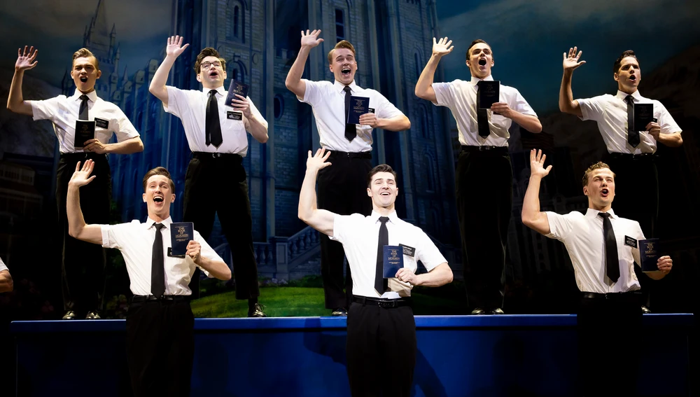 Imagen del musical The Book of Mormon, donde parodian la vida de los mormones. Imagen del musical The Book of Mormon, donde parodian la vida de los mormones.