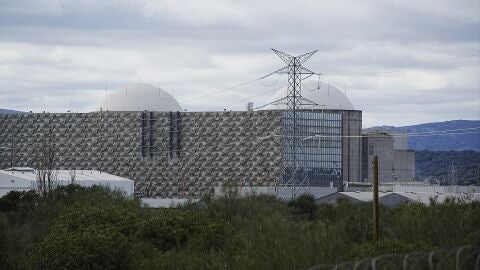 Vista de la central nuclear de Almaraz, a 16 de febrero de 2026, en Navalmoral de la Mata, C&aacute;ceres, Extremadura (Espa&ntilde;a).