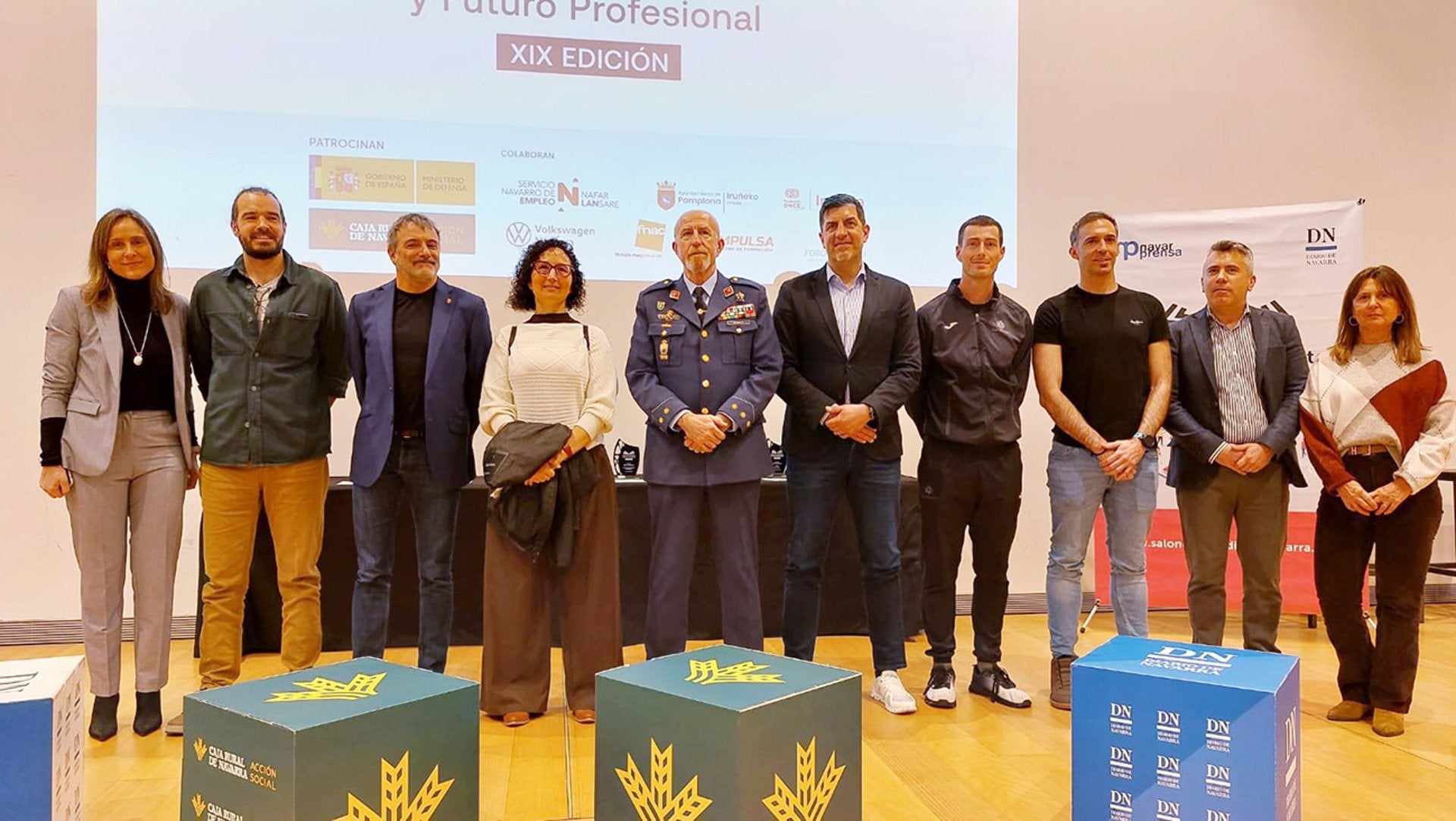 Piloto de caza es una de las múltiples salidas profesionales que ofrece el Salón del Estudiante Piloto de caza es una de las múltiples salidas profesionales que ofrece el Salón del Estudiante