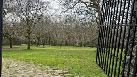 Reabre el parque de Bonaval después de tres semanas cerrado por el derrumbe de parte de un muro Reabre el parque de Bonaval después de tres semanas cerrado por el derrumbe de parte de un muro