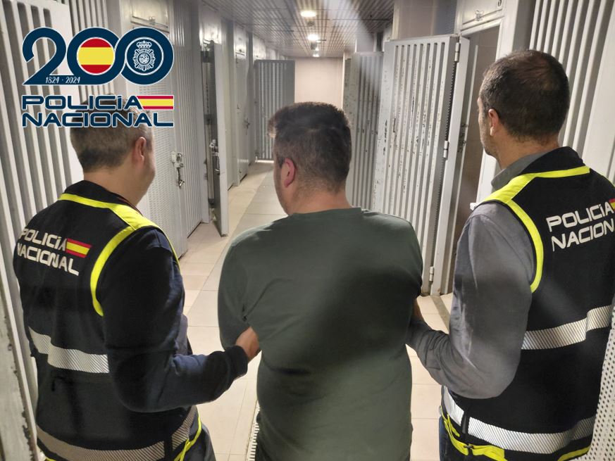 Detenido un hombre por apuñalar a otro en el cuello a la salida de un local en el distrito Centro Detenido un hombre por apuñalar a otro en el cuello a la salida de un local en el distrito Centro