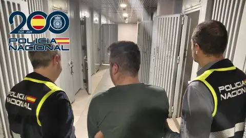 Detenido un hombre por apuñalar a otro en el cuello a la salida de un local en el distrito Centro Detenido un hombre por apuñalar a otro en el cuello a la salida de un local en el distrito Centro