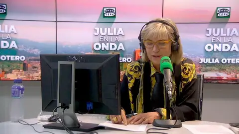 Julia Otero: "Resulta conmovedor escuchar a los presuntos patriotas españoles alinearse con el señor de la guerra americano" Julia Otero: "Resulta conmovedor escuchar a los presuntos patriotas españoles alinearse con el señor de la guerra americano"