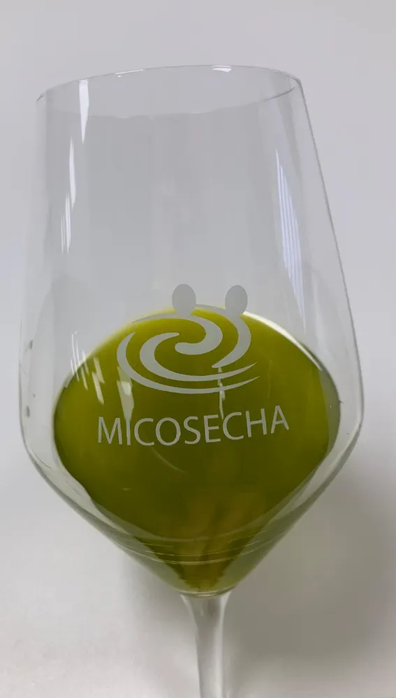 Elaboración aceites de oliva virgen y virgen extra de gran calidad Elaboración aceites de oliva virgen y virgen extra de gran calidad