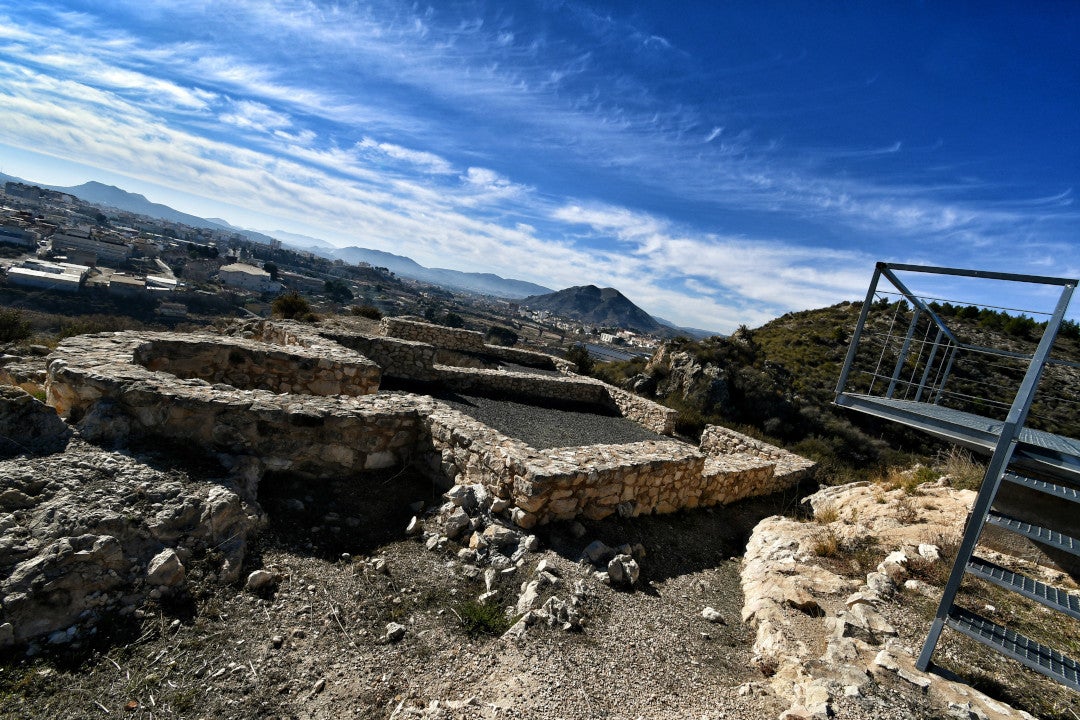 El Ayuntamiento de Elda aprobará este mes el Plan Director del yacimiento arqueológico de El Monastil El Ayuntamiento de Elda aprobará este mes el Plan Director del yacimiento arqueológico de El Monastil