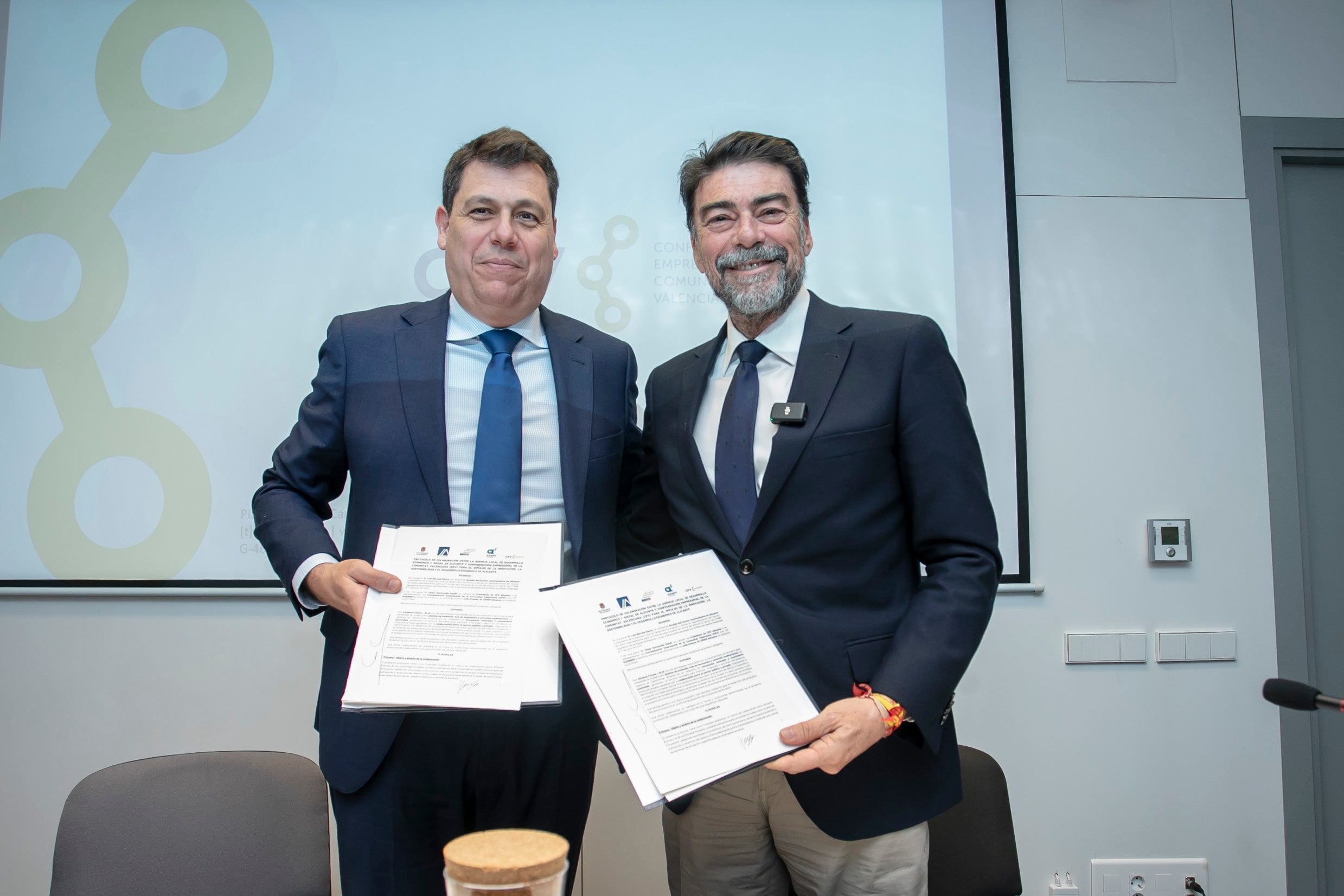 Barcala invita al empresariado a que aporte propuestas para la elaboración del nuevo Plan General Estructural Barcala invita al empresariado a que aporte propuestas para la elaboración del nuevo Plan General Estructural