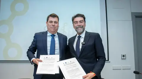 El presidente de CEV-Alicante, César Quintanilla, y el alcalde de Alicante, Luis Barcala El presidente de CEV-Alicante, César Quintanilla, y el alcalde de Alicante, Luis Barcala