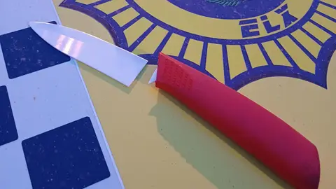 Cuchillo con el que el detenido amenazó en el Elche al conductor de la VTC. Cuchillo con el que el detenido amenazó en el Elche al conductor de la VTC.