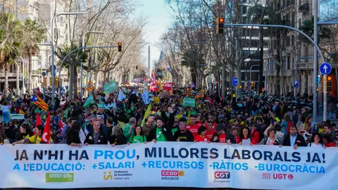 La manifestació massiva de l'11 de febrer, coincidint amb la vaga d'educació La manifestació massiva de l'11 de febrer, coincidint amb la vaga d'educació