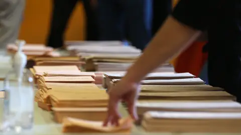 Foto de archivo de sobres y papeletas Foto de archivo de sobres y papeletas