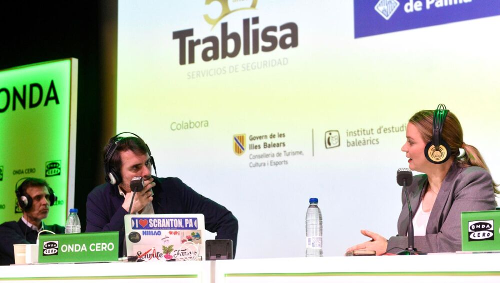 La presidenta de Baleares, Marga Prohens, con Rafa Latorre