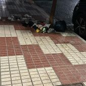 La Policía Local de Algemesí detiene al responsable de esparcir basura en varias calles del municipio