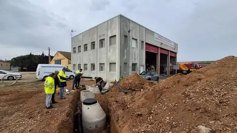 Culminada la mejora del abastecimiento y saneamiento del parque de bomberos de Sariñena. Culminada la mejora del abastecimiento y saneamiento del parque de bomberos de Sariñena.