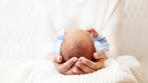 El Ayuntamiento de Granada activa el ‘cheque bebé’ de 200 euros: cómo solicitar la ayuda y quién puede pedirla El Ayuntamiento de Granada activa el ‘cheque bebé’ de 200 euros: cómo solicitar la ayuda y quién puede pedirla