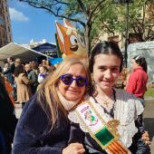 Ana Babiloni con su sobrina, Miranda Amat, dama de la Gaiata 8, El Cau. 