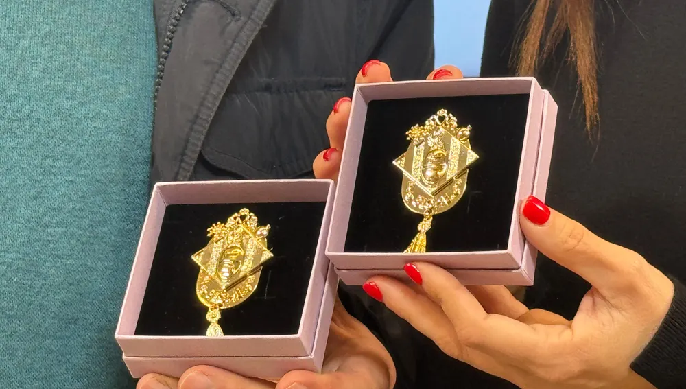 Detalles del broche de oro que se va entregar a las Reinas y Damas de las fiestas de Elche. Detalles del broche de oro que se va entregar a las Reinas y Damas de las fiestas de Elche.