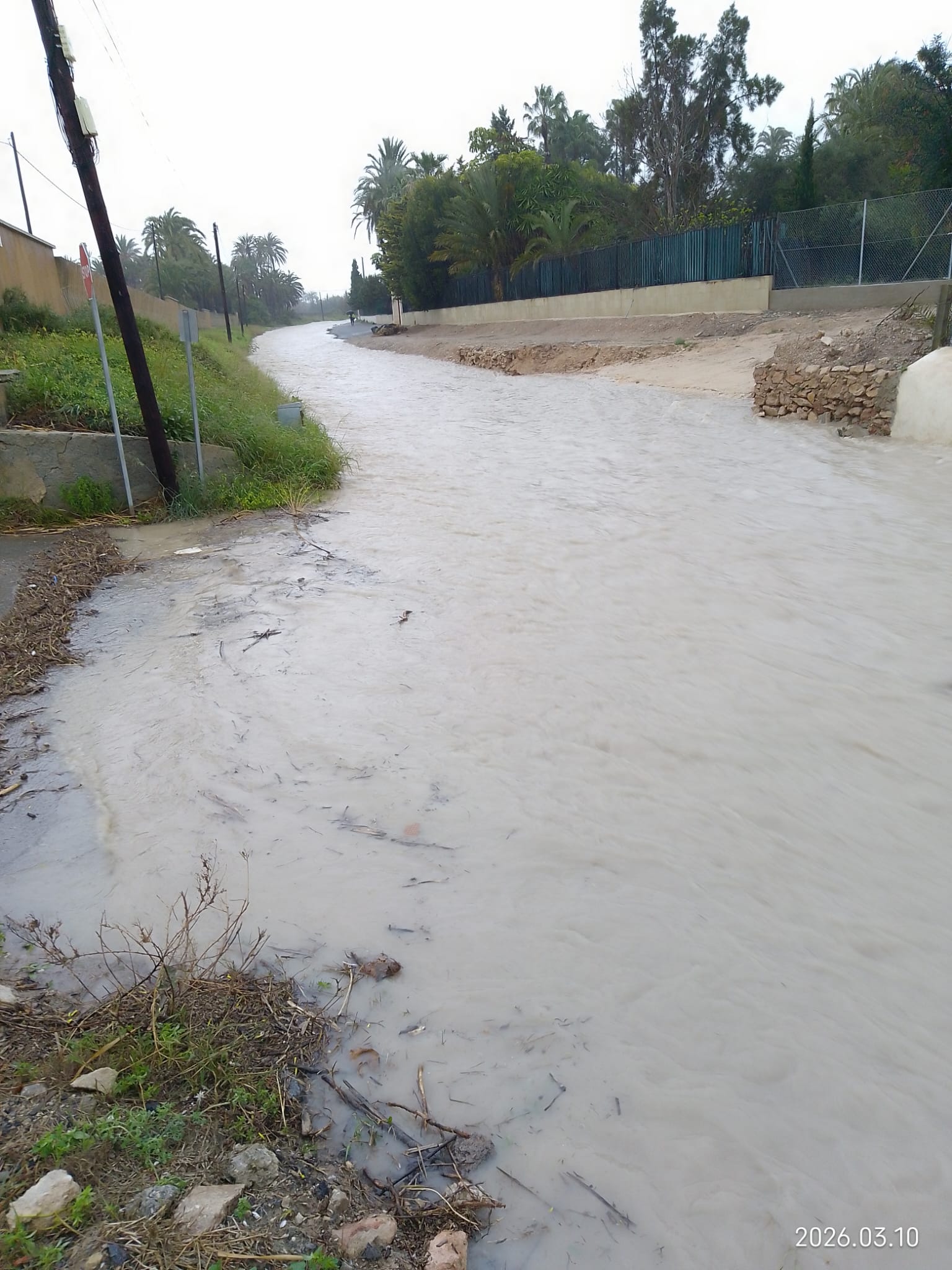 La intensa lluvia en Elche evidencia de nuevo la necesidad de tanques de tormenta en el entorno de la carretera de Santa Pola La intensa lluvia en Elche evidencia de nuevo la necesidad de tanques de tormenta en el entorno de la carretera de Santa Pola