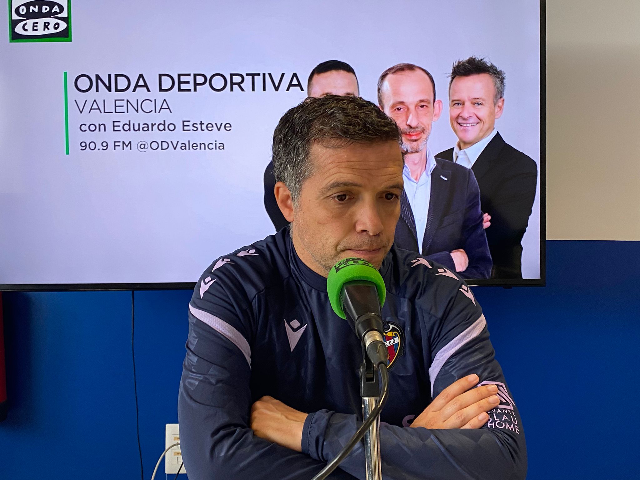 Luis Castro: "Cuando eres entrenador sabes que tú eres el responsable. Vamos a dar el máximo y vamos a morir por el club" Luis Castro: "Cuando eres entrenador sabes que tú eres el responsable. Vamos a dar el máximo y vamos a morir por el club"