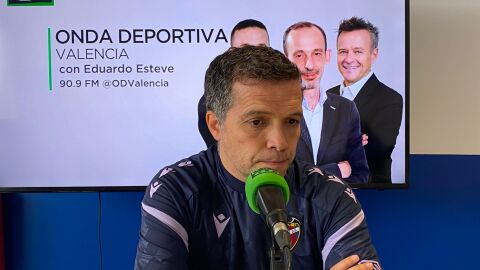 El entrenador del Levante UD, Lu&iacute;s Castro en su entrevista en Onda Cero