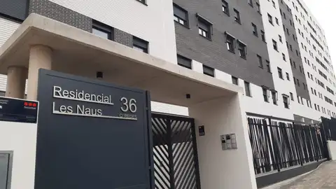 Una imagen reciente del residencial Les Naus de la Playa de San Juan Una imagen reciente del residencial Les Naus de la Playa de San Juan