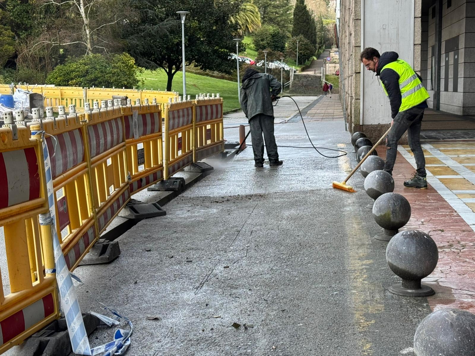 El Ayuntamiento ejecuta más de 440.000 euros para mejorar más de 10.000 m2 de viales públicos El Ayuntamiento ejecuta más de 440.000 euros para mejorar más de 10.000 m2 de viales públicos