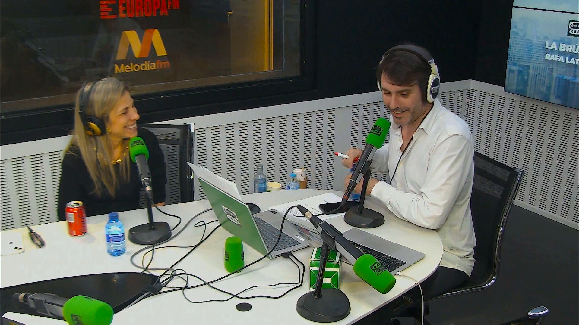 Karina Sainz Borgo: "La literatura, si no incomoda o te hace doler la cabeza, no es la que debería retumbar" Karina Sainz Borgo: "La literatura, si no incomoda o te hace doler la cabeza, no es la que debería retumbar"