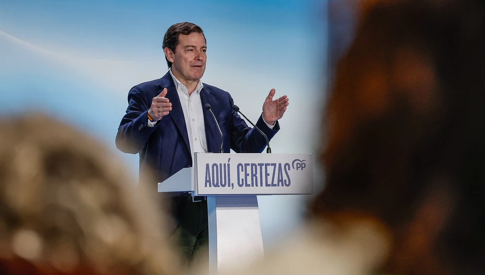 Mañueco, en un acto del Partido Popular bajo el lema "Aquí, certezas". Mañueco, en un acto del Partido Popular bajo el lema "Aquí, certezas".