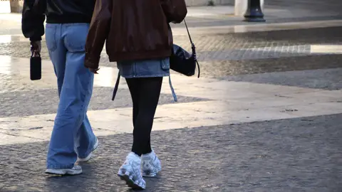 El 40% dels joves barcelonins viuen amb els pares, segons una enquesta El 40% dels joves barcelonins viuen amb els pares, segons una enquesta