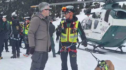 Marlaska destaca el trabajo del Greim en el año con más rescates de la historia Marlaska destaca el trabajo del Greim en el año con más rescates de la historia