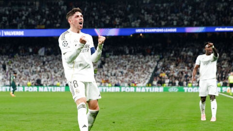 Fede Valverde celebra uno de sus goles al Manchester City