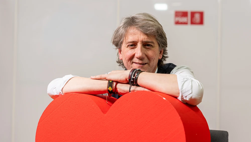 Carlos Martínez Mínguez durante una sesión de fotos. Carlos Martínez Mínguez durante una sesión de fotos.