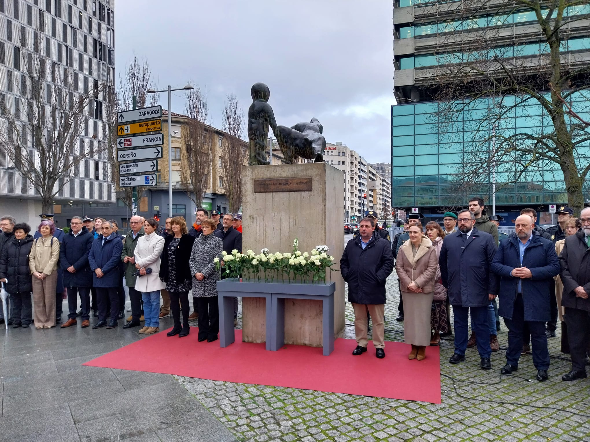 Asociaciones de Víctimas y partidos de la oposición no participan en el acto institucional por las víctimas del terrorismo Asociaciones de Víctimas y partidos de la oposición no participan en el acto institucional por las víctimas del terrorismo