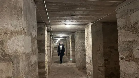 Nayma Beldjilali en uno de los refugios Nayma Beldjilali en uno de los refugios