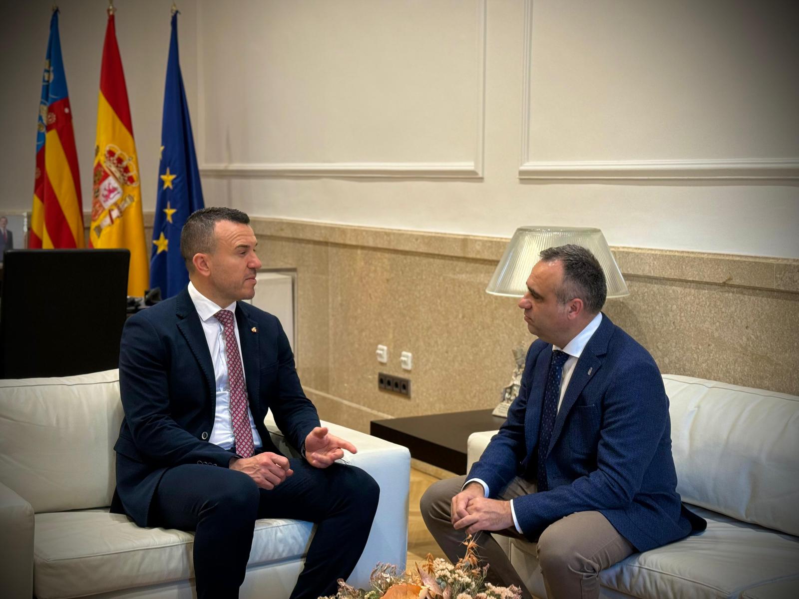 Granada busca un vuelo directo con Valencia para atraer turismo y reforzar la economía provincial Granada busca un vuelo directo con Valencia para atraer turismo y reforzar la economía provincial