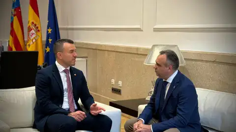 Granada busca un vuelo directo con Valencia para atraer turismo y reforzar la economía provincial Granada busca un vuelo directo con Valencia para atraer turismo y reforzar la economía provincial