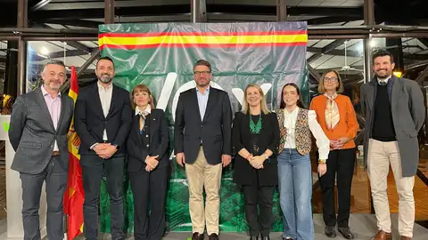 Juan Antonio Gallardo, en el centro de la imagen, ha sido nombrado nuevo coordinador de Vox Elche. Juan Antonio Gallardo, en el centro de la imagen, ha sido nombrado nuevo coordinador de Vox Elche.