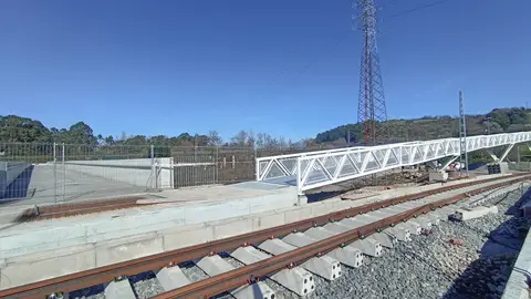 Abre al paso de peatones la prolongación de la pasarela peatonal que cruza la vía auxiliar de Torrelavega Abre al paso de peatones la prolongación de la pasarela peatonal que cruza la vía auxiliar de Torrelavega