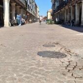 La calle Mayor de Alcalá de Henares afrontará un plan de reparación después de Semana Santa