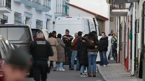 Momento en el que la Guardia Civil registra la vivienda de los hermanos finalmente detenidos en la que estaban los restos de Francisca Cadenas. Momento en el que la Guardia Civil registra la vivienda de los hermanos finalmente detenidos en la que estaban los restos de Francisca Cadenas.