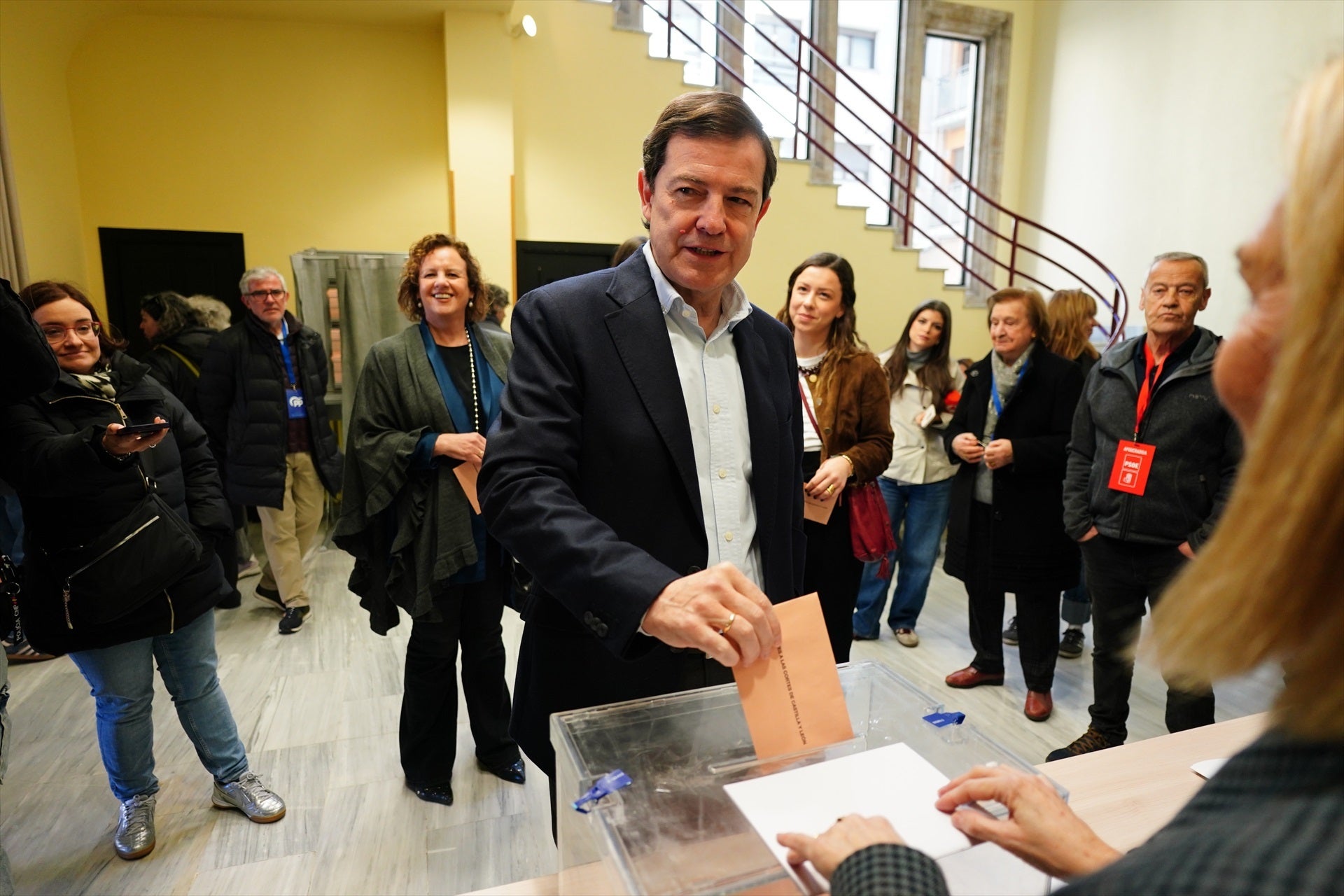 Sondeos elecciones Castilla y León 2026: El PP ganaría las elecciones, el PSOE seguiría a la baja y Vox se dispararía Sondeos elecciones Castilla y León 2026: El PP ganaría las elecciones, el PSOE seguiría a la baja y Vox se dispararía